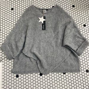 NWT berretti poncho sweater size small/med